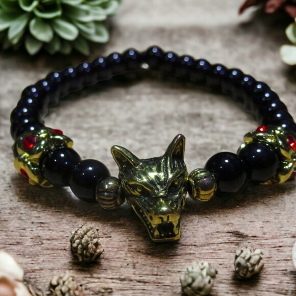 NEW Handmade Wolf Bracelet . Gold With Black Agate Gemstone Beads - Picture 2 of 5